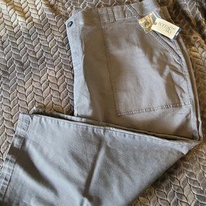 NWT Terra & Sky Gray Capris Size 24W